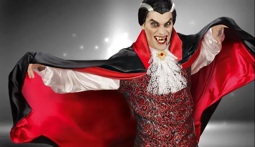 CAPES - Where mystery meets midnight style! CAPES